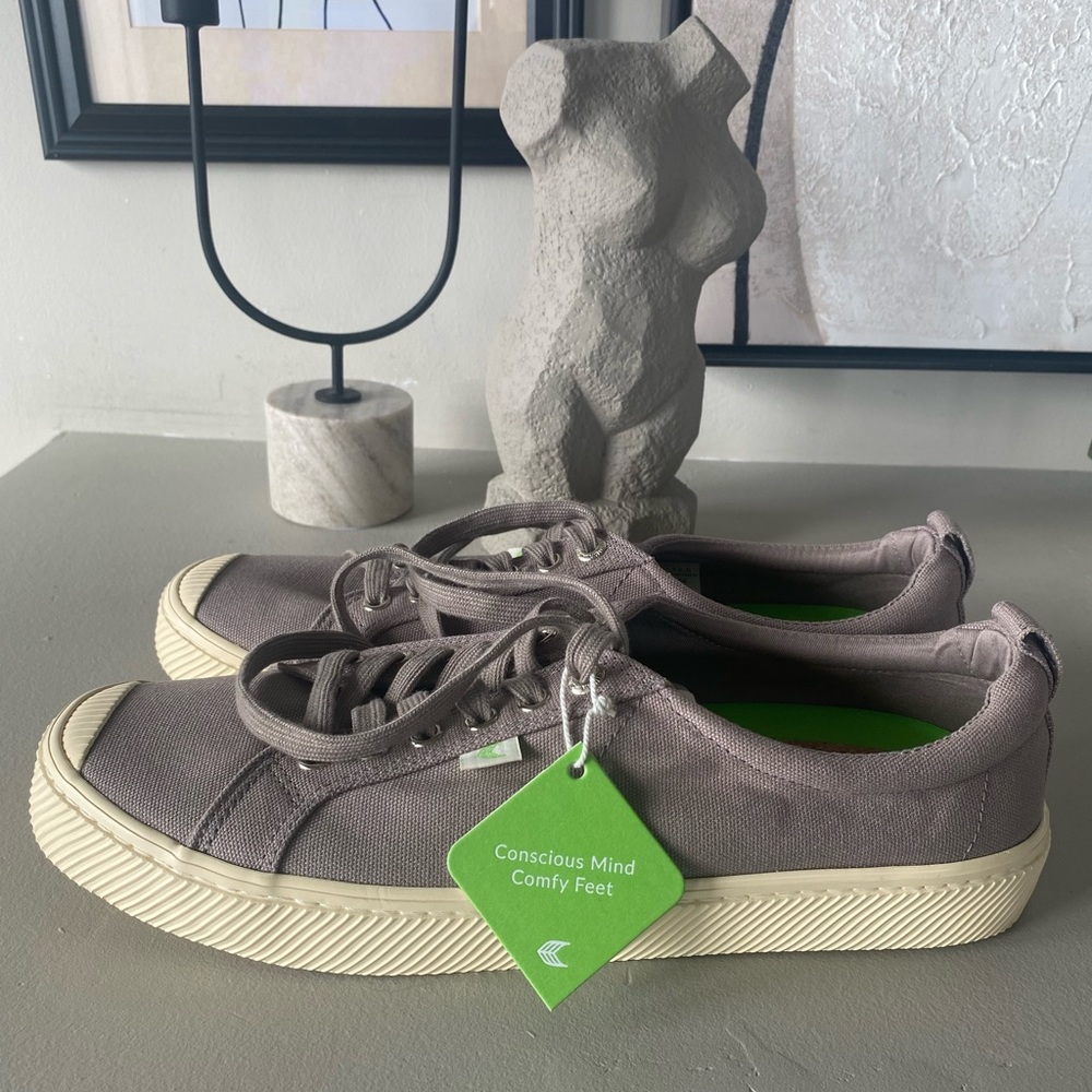 Cariuma Men’s Sustainable Low Top Sneakers